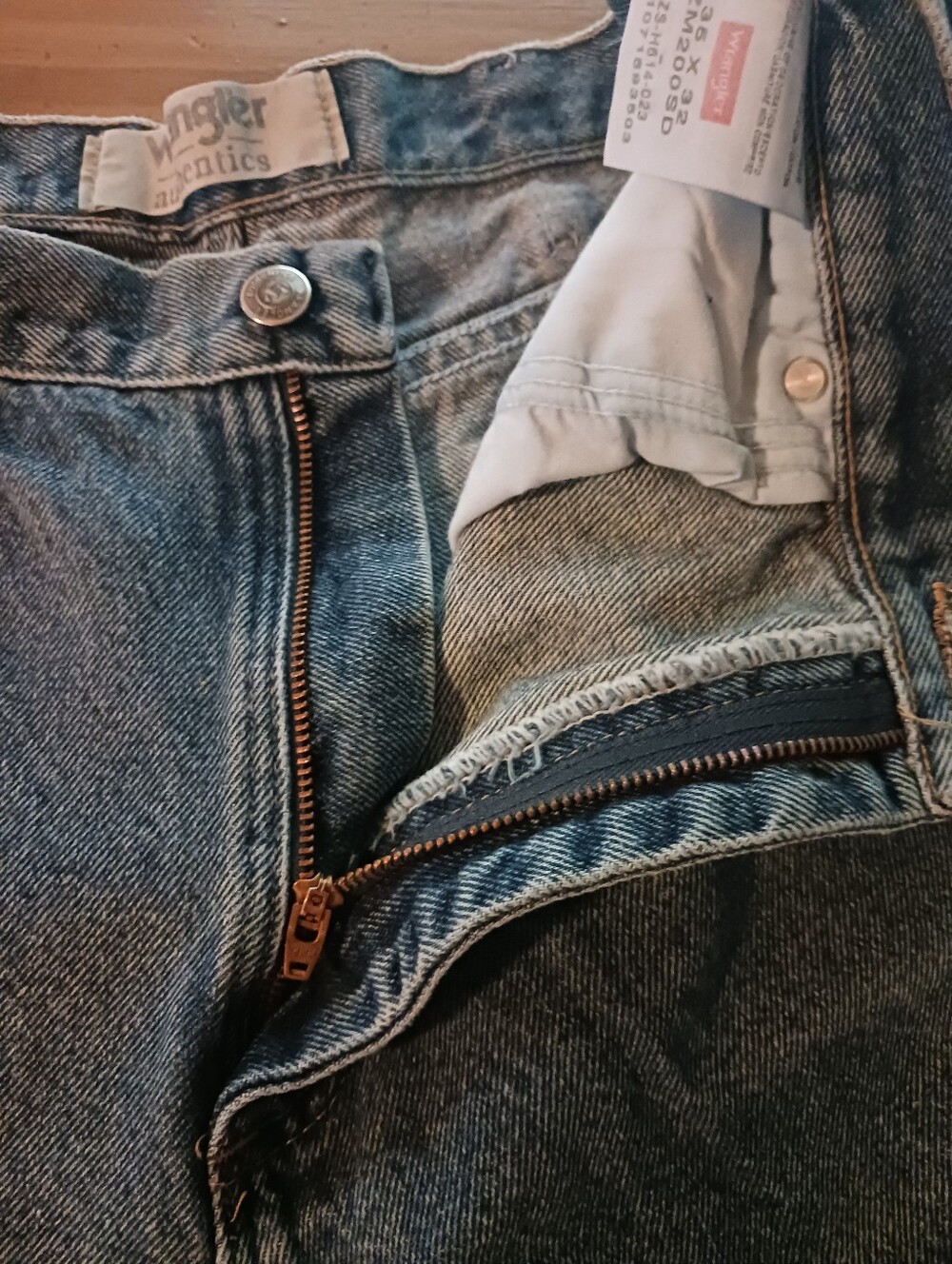 Men's Wrangler Authentics 35x32 Denim Blue Jeans EUC Cowboy Rodeo Work Manly - Picture 3 of 11